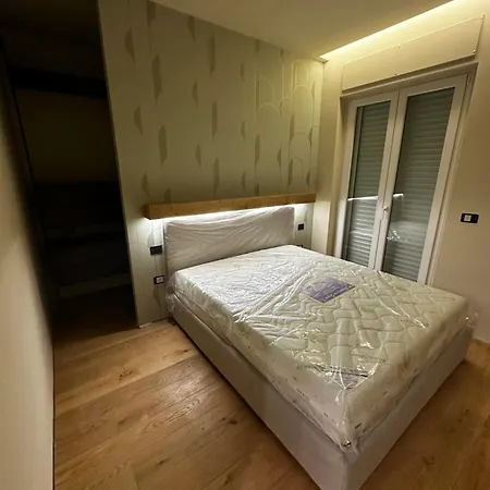 Follyhose Apartment *